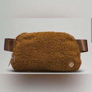 Teddy brown lulu lemon belt bag